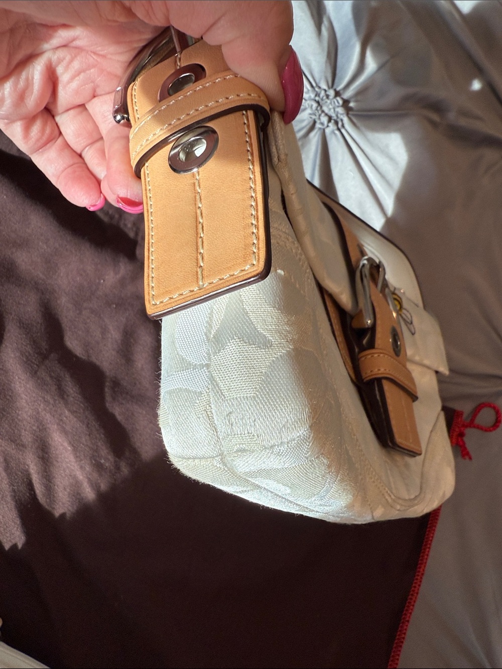 Coach Cream Signature Canvas Shoulder Bag with Tan Trim and Bee Appliqué - Picture 6 of 8